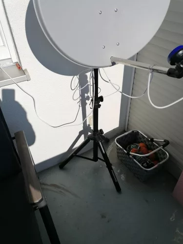 Prémiový X trojnožkový oceľový stojan pre parabolickú anténu – ideálny na kempovanie, balkón, terasu a záhradu, 2 metre.