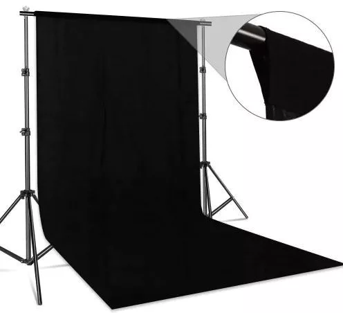 V bunke je text: "Hakutatz čierne štúdio pozadie 3m * 1,5 m"