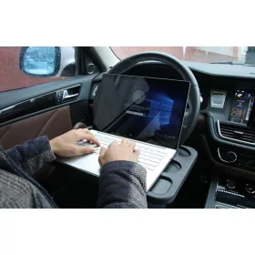   Držiak na notebook alebo podnos, ktorý sa dá pripevniť na volant