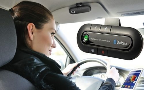 Preklad:

"AlphaOne Bluetooth univerzálny handsfree do auta - Pre bezpečnú jazdu."