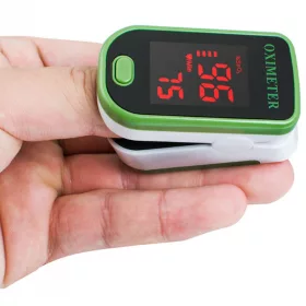   Meradlo saturácie kyslíkom v krvi, pulzný oxymeter – kompaktné zariadenie s LCD displejom, ktoré si môžete vziať so sebou kamkoľvek.