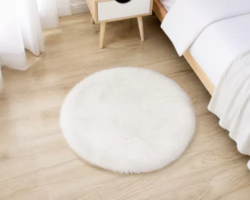 Plyšový koberec z bielej umelej kožušiny, Ø 85 cm, kruhový