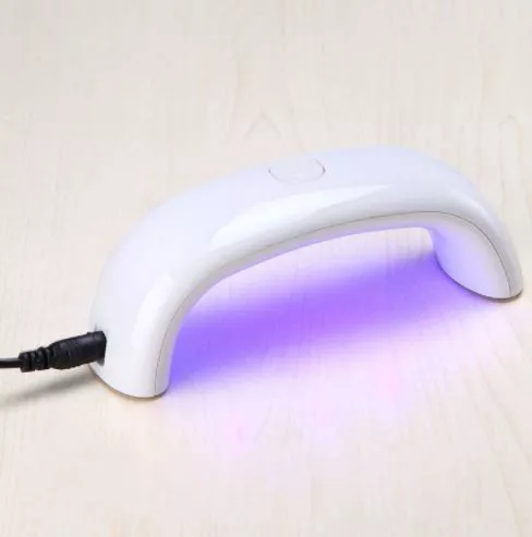 Malá UV LED lampa na umelé nechty