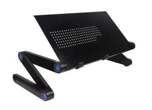 Skladací prenosný stolík s chladiacim ventilátorom.