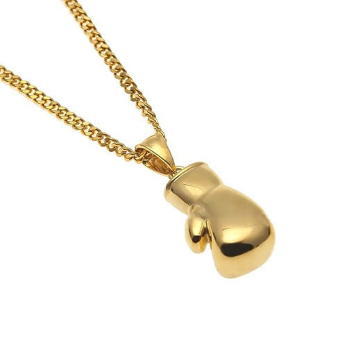 Tysonova zlatá retiazka na krk.