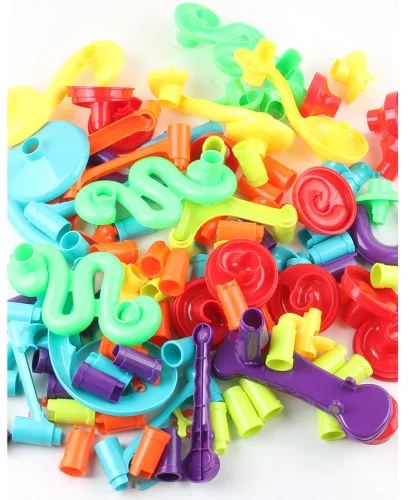 Stavebnica dráhy na guľôčky MarbleRun, 142 dielov.