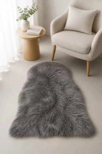 Plyšový koberec zo šedej umelej kožušiny, 60 × 90 cm, kužeľovitý